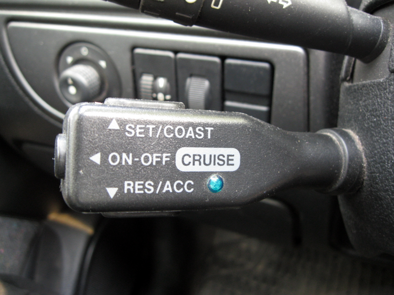 Illustration for article titled Olvídate de la absurda idea de que no es seguro usar el control de crucero de tu coche bajo la lluvia